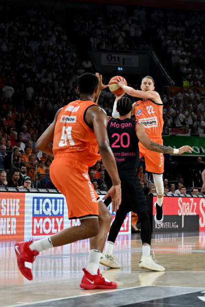 力集中在接 力集中在接