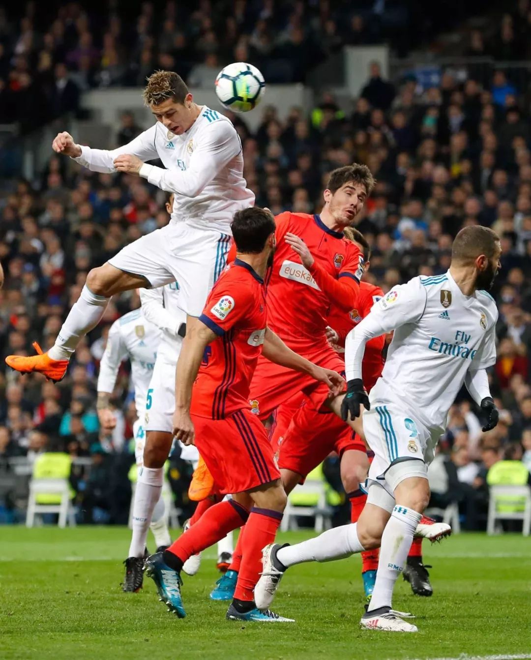 交媒体上 交媒体上